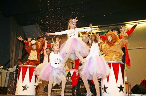 Die Dancing Kids unter der Leitung von Sylvia und Melissa Klink durften dann zirkusreife Artistik zum Besten geben. Foto: Schwarzwälder Bote/Wagner