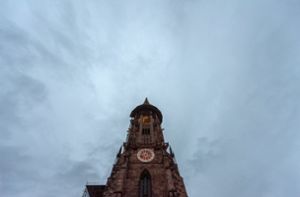 Das Münster in Freiburg: die Stadt gehört zu den vier Modellkommunen, die im neuen Jahr starten werden mit dem Rat der Religionen. Foto: dpa
