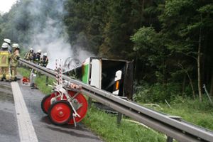 Schlimmes Ende eines Unfalls am Mittwoch auf der A 81 zwischen Villingen und Tuningen: Für einen Lkw-Fahrer kam jede Hilfe zu spät. Zum Artikel Foto: Bartler-Team