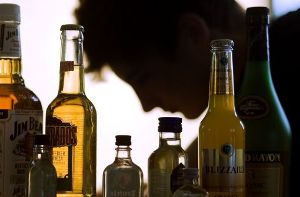 1,8 Millionen Menschen sind alkoholabhängig. (Symbolfoto) Foto: dpa