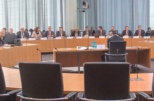 Vor dem Untersuchungsausschuss des Bundestages zur Edathy-Affäre hat die Aussage des Anwalts von Sebastian Edathy Thomas Oppermann belastet. Foto: dpa