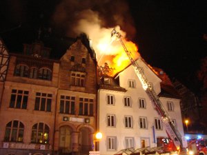 Beim Brand eines leer stehenden Hauses in Triberg ist Sachschaden in Höhe von etwa 100.000 Euro entstanden. Verletzt wurde niemand. Zum Artikel Foto: Dieter Stein