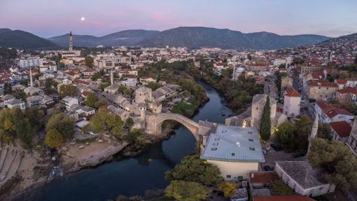 Mahnmal des Bosnienkrieges:  die Alte Brücke von Mostar Foto: Imago//Ulderico Granger