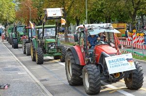 Treckerparade: Milchbauern rattern durch Freiburg. Foto: dpa