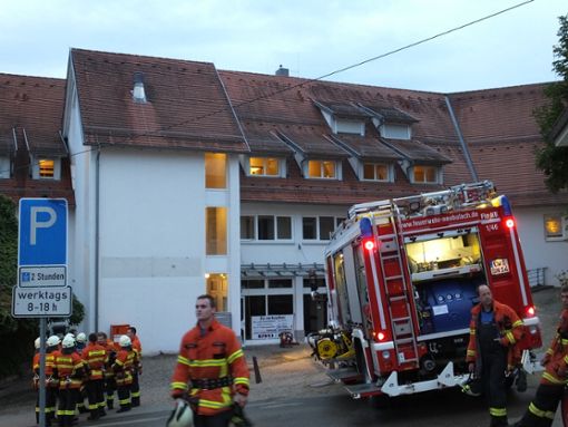 Bei einem Brand in diesem Haus in Neubulach starben vor einem Jahr zwei Menschen. Diese Woche musste die Feuerwehr erneut anrücken. Foto: Steffi Stocker