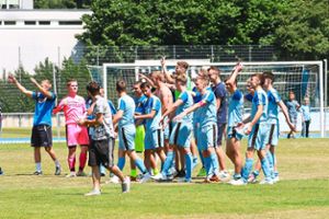 Die A-Junioren des VfL Nagold feiern den Aufstieg in die Oberliga. Foto: Kraushaar