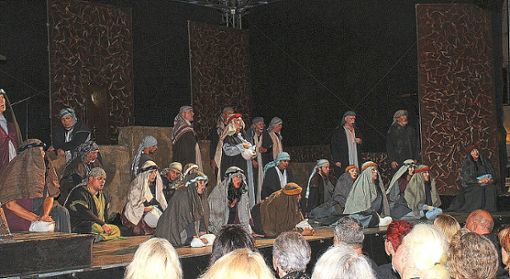 Der Prager Chor bei der Aufführung der Oper Nabucco von Giuseppe Verdi in Rottenburg Fotos: Scharnowski Foto: Schwarzwälder Bote