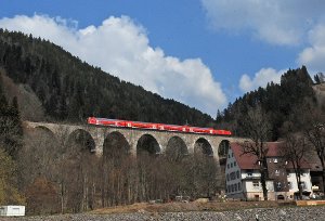 Die roten Züge fahren künftig nicht mehr auf der Höllentalbahn. (Symbolfoto) Foto: Seeger