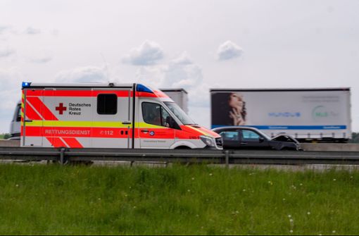 Der 70-Jährige kam mit einem Rettungswagen in eine Klinik. (Symbolbild) Foto: Heidepriem