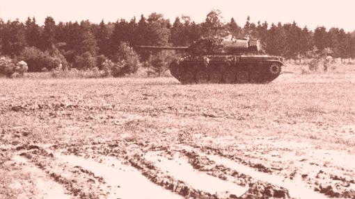 Anfang der 1970er-Jahre wurde der Langenhard zum Übungsgelände für kanadische Panzer  – die Spuren waren unübersehbar. Foto: Stadtarchiv