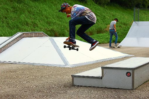 Der zwölfjährige Ruben Ehrenberger zeigt seine Tricks auf der Skateanlage bei der Wasserfallturnhalle.  Fotos: Stadtjugendpflege Foto: Schwarzwälder-Bote