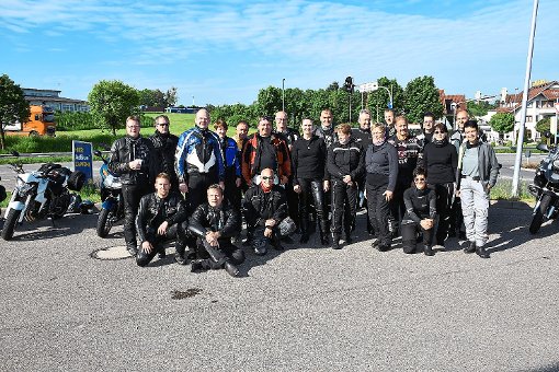 Die Motorradfreunde Mühringen-Imnau starteten ihre große Tour an den Comer See in Empfingen Foto: Baiker Foto: Schwarzwälder-Bote
