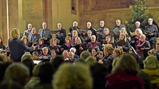 Die Alpirsbacher Kantorei unter Leitung von Uta Schumacher bei ihrem Konzert in der Klosterkirche in Alpirsbach Foto: Matthias Zizelmann