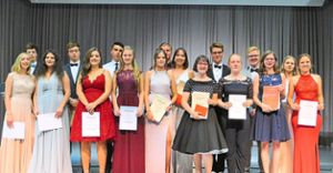 Für ihre Leistungen im Abitur wurde eine  Reihe von Schülern mit Preisen und Belobigungen ausgezeichnet.  Foto: Stadler Foto: Schwarzwälder Bote