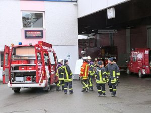 Die Führungsgruppe des Gefahrgutzugs leitete den Einsatz der Feuerwehrleute. Foto: Limberger-Andris