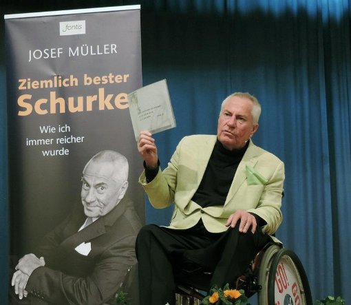 Josef Müller beeindruckte die Zuhörer in der Stadthalle mit seiner Lebensbeichte. Foto: Paskal