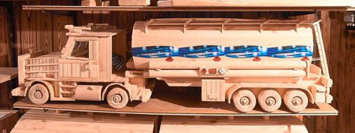 Abseits der Norm: Modell eines Tankzugs mit rundem Tankaus dem Fuhrpark von Fritz Wahr Energie. Foto: Schwarzwälder Bote