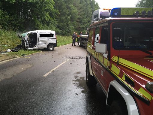 Bei einem Unfall nahe Ahldorf ist ein 35-jähriger Autofahrer ums Leben gekommen. Foto: Feuerwehr Horb