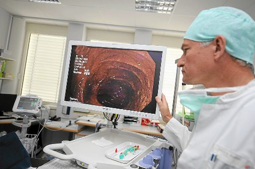 Chefarzt Norbert Runkel in seinem  medizinischen Element,  ein Chirurg mit Leib und Seele.  Archiv-Foto: Kienzler Foto: Schwarzwälder-Bote