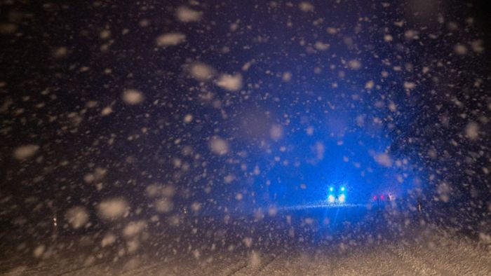 29-Jähriger VW-Fahrer auf schneeglatter A 864 zu schnell