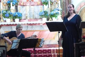 Ein schönes Konzert in der Kirche  Mariazell haben die beiden Musikerinnen Teresa Dettling und Agnes Schmauder gegeben.  Foto: Beyer Foto: Schwarzwälder-Bote