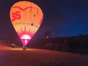 Sogar Ballons gab es bei der Buhlbachtalbeleuchtung in Baiersbronn zu bestaunen. Foto: Braun