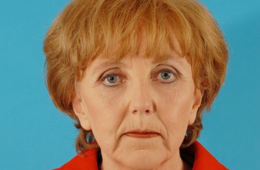 Marianne Schätzle als Angela Merkel Foto: Nike Lehmann