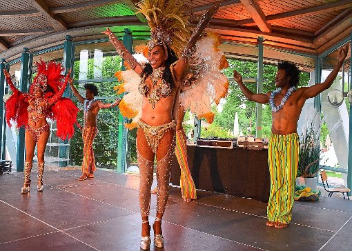 Eine das Publikum mitreißende Bühnenshow mit karibischen Tanzeinlagen lieferte die Viva Brasil Dance Company im Bad Dürrheimer Solemar ab.  Foto: Ursula Kaletta Foto: Schwarzwälder-Bote