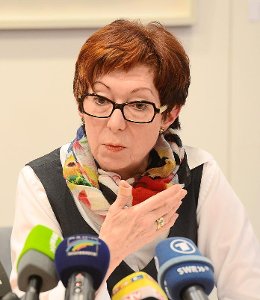 Eva-Maria Münzer, Sozialdezernentin des Landratsamts, rechtfertigte am Donnerstag das Vorgehen der Behörde. Foto: Rothermel