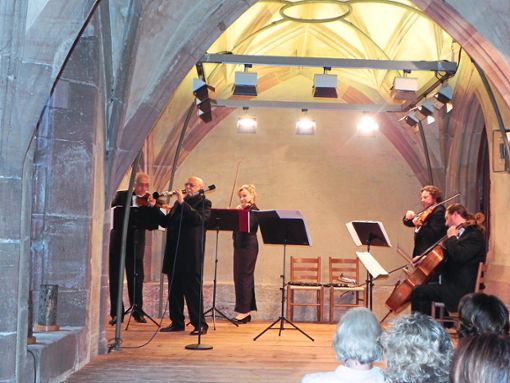 Star-Klarinettist Giora Feidman war  gefeierter Solist bei dem  Kreuzgangkonzert in Alpirsbach.  Foto: Haubold Foto: Schwarzwälder Bote