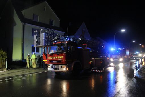 Am Dienstagabend rückte die Feuerwehr in die Neckarstraße aus.  Foto: Pohl