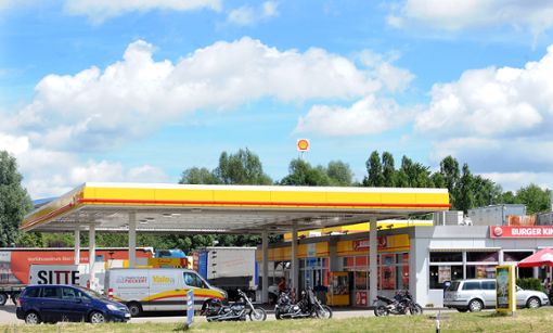 Eine Neufassung des Bebauungsplans Autobahnkreuz soll eine Erweiterung der Shell-Tankstelle in Empfingen verhindern. Archiv-Foto: Hopp Foto: Schwarzwälder Bote