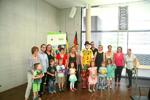 Die Erzieherinnen und die Kinder des städtischen Kindergartens Neige freuen sich über die erneute Auszeichnung zum Haus der kleinen Forscher.  Foto: Privat Foto: Schwarzwälder-Bote