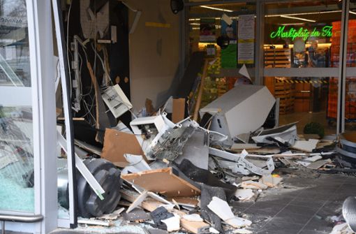 Nach einer Geldautomaten-Sprengung in Waldorf im Februar (Archiv). Foto: dpa/Rene Priebe