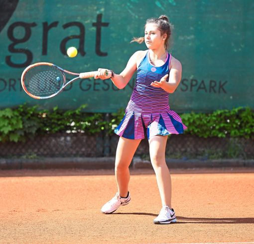 Die erst 15-jährige Tijana Maksimovic zeigte keine Nerven. Die Donaueschingerin gewann ihr Einzel im Matchtiebreak. Foto: Roger Müller Foto: Schwarzwälder Bote