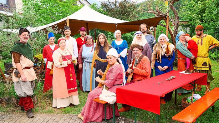 Corona-Krise: Mittelalter-Fest in heimischen Garten verlegt