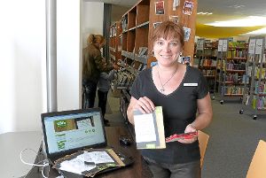 Die digitale Bibliothek eBib ist auch in Nagold  gut gestartet. Bibliotheksleiterin Christina Grimm ist mit den Ausleihzahlen zufrieden. Foto: Bhatti