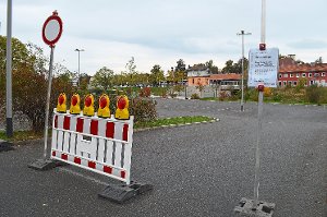 Kein Durchkommen mehr heißt es seit gestern für Autofahrer am großen Parkplatz beim Neckartower. Foto: Bloss