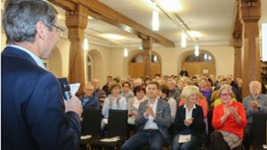 Bürgermeister Bruno Metz begrüßte die Gäste aus Endingen im Ettenheimer Rathaussaal. Foto: Decoux