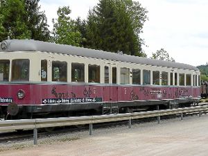 Schmierereien in großem Stil in Zollhaus: Auch der VT 3-Triebwagen der Sauschwänzlebahn wurde besprüht. Foto: Limberger-Andris