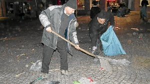 Muslimische Jugend räumt Müll weg