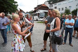 Die Metnitzer hießen die Gruppe aus Haiterbach persönlich und mit zünftiger Musik in ihrer Stadt willkommen. Fotos: Katzmaier Foto: Schwarzwälder-Bote