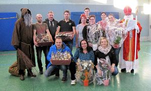 Die Übungsleiter des TSV Bühlingen erhalten ein Dankeschön für ihren Einsatz.  Foto: Hauser Foto: Schwarzwälder-Bote