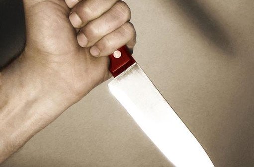 Ein 33-Jähriger hat seinen Stiefsohn in Backnang (Rems-Murr-Kreis) mit einem Messer schwer verletzt. (Symbolfoto) Foto: Archiv