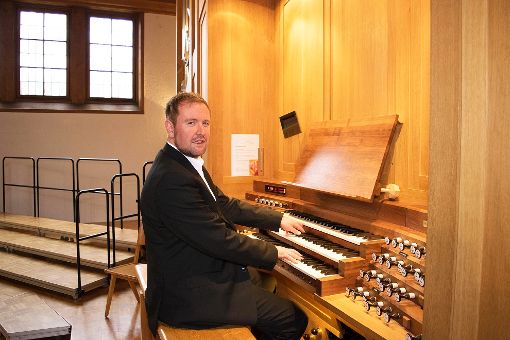 Martinskantor Steffen Mark Schwarz hat die  Saison der Ebinger Marktmusik an der Rensch-Orgel eröffnet.  Foto: Nölke Foto: Schwarzwälder-Bote