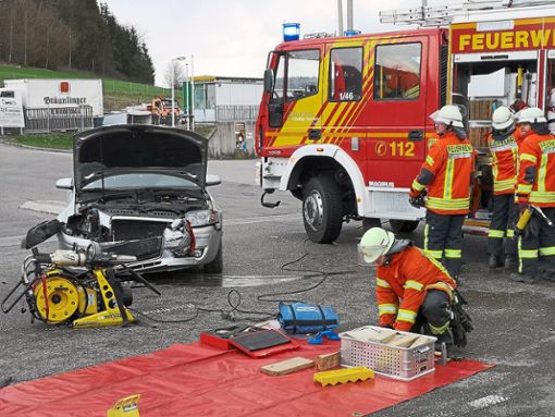 Drei Verletzte und rund 23 .00 Euro Schaden: So lautet die Bilanz eines Verkehrsunfalles, der sich am Montag, gegen 14.40 Uhr, auf der B 27 ereignet hat, teilt die Polizei mit. Foto: Niederberger