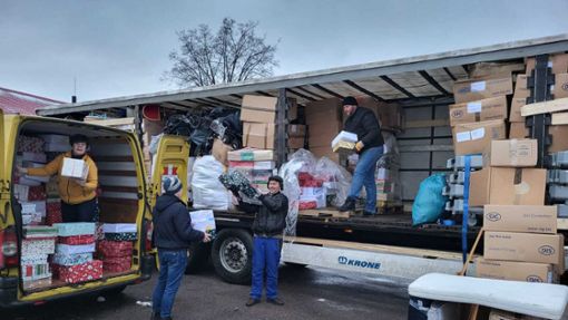 In Kiew wurden die Hilfsgüter aus Deutschland auf Kleintransporter umgeladen und dann in Waisenhäuser weitertransportiert. Foto: /Schwarzwald Eisenhandel