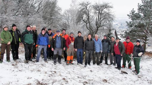 20 Freiwillige beteiligen sich am Baum- und Heckenschnitt in Bergfelden.  Foto: Huber Foto: Schwarzwälder Bote