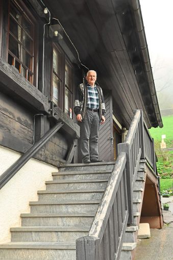 Paul Armbruster vor der Gaststätte Käppelehof, die er bis 2005 betrieb, um sie dann seinem Sohn Martin zu übergeben Foto: Reinhard Foto: Schwarzwälder Bote