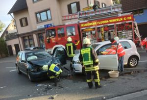 Beim Zusammenstoß in Winzeln wird eine 60-jährige Autofahrerin schwer, die 21-jährige Verursacherin des Unfalls  leicht verletzt.    Foto: Moosmann